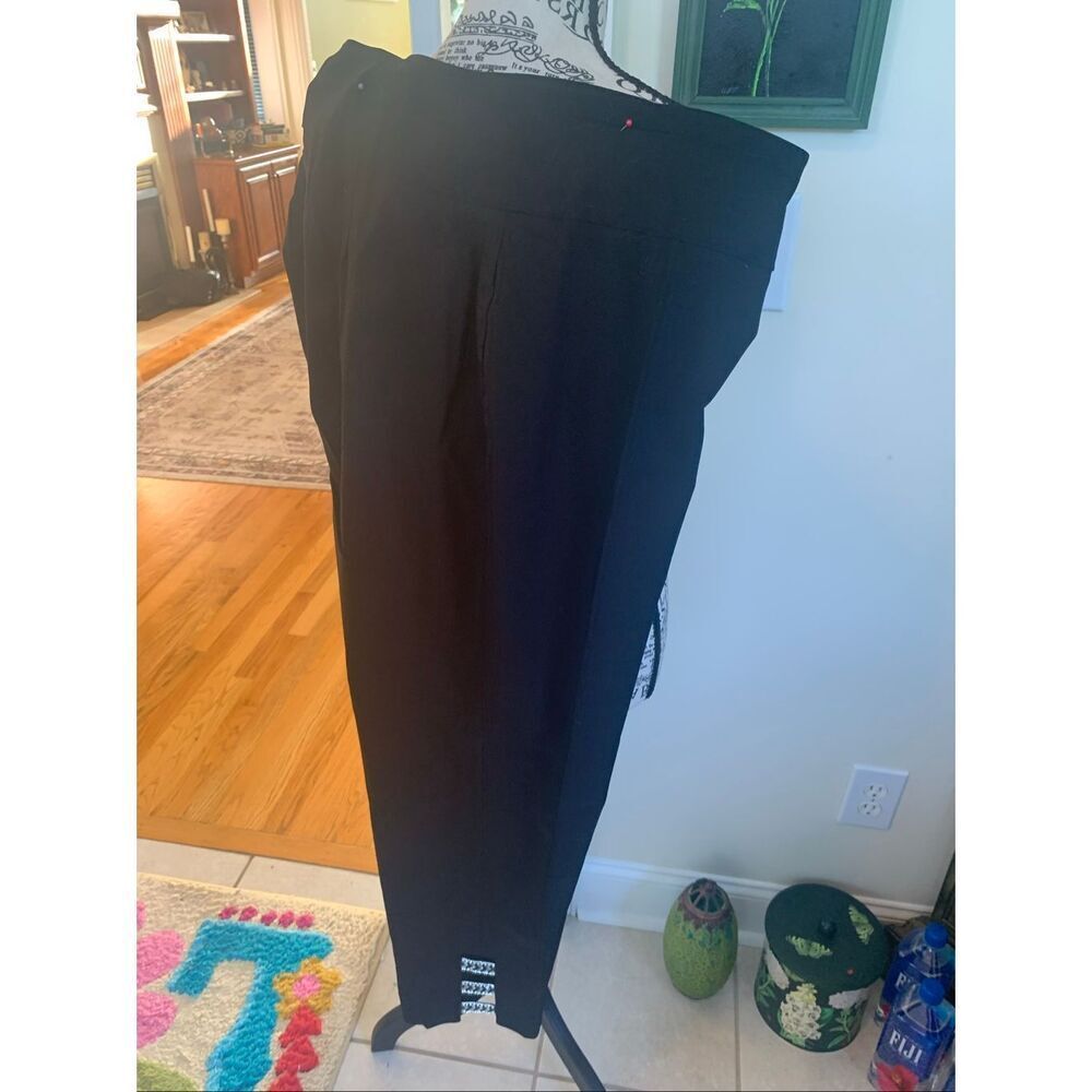 Attyre New York stretch pants